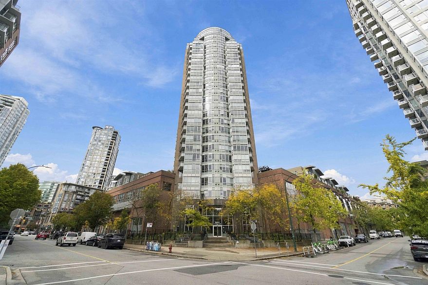 1707 63 Keefer Place