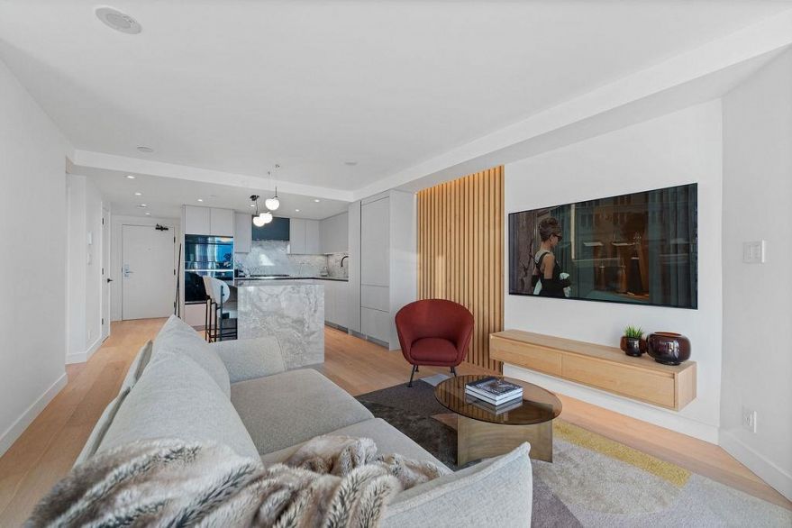 2607 583 Beach Crescent