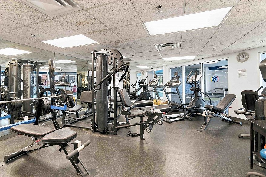 1707 63 Keefer Place