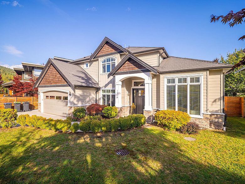 1016 Condor Place