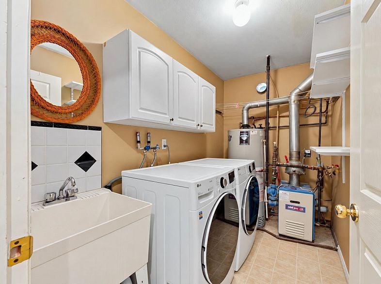 1226 Pitt River Road