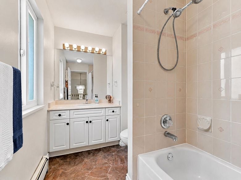 1226 Pitt River Road