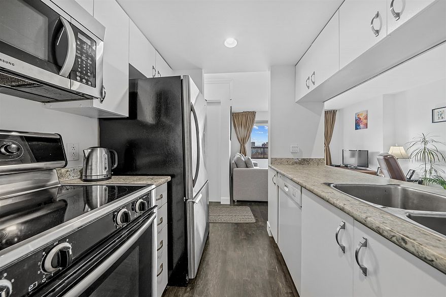1908 1060 Alberni Street
