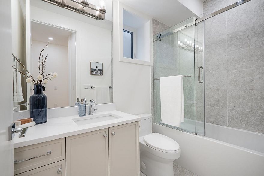 2 1845 E 51st Avenue