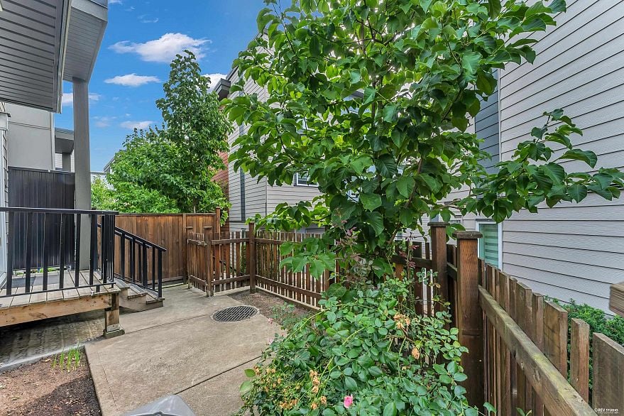 44 1670 160 Street