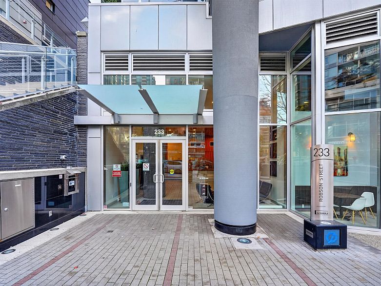 2508 233 Robson Street