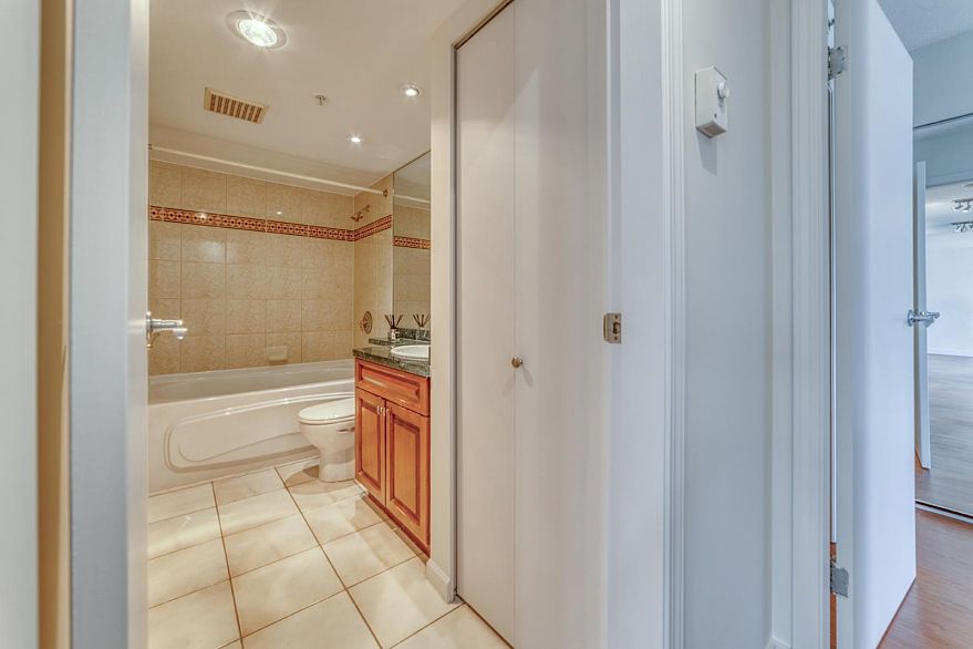 2101 1228 Marinaside Crescent