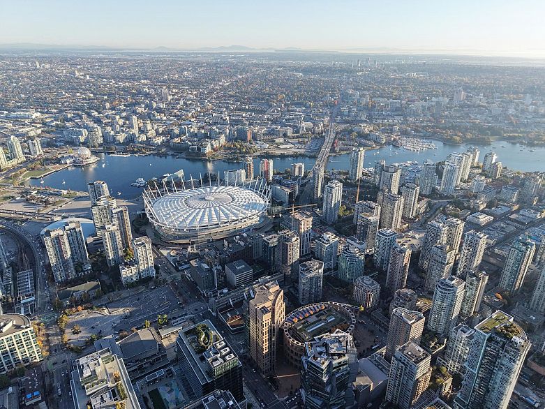 2508 233 Robson Street