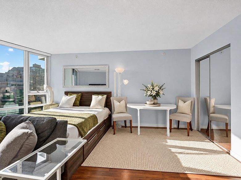 2508 233 Robson Street