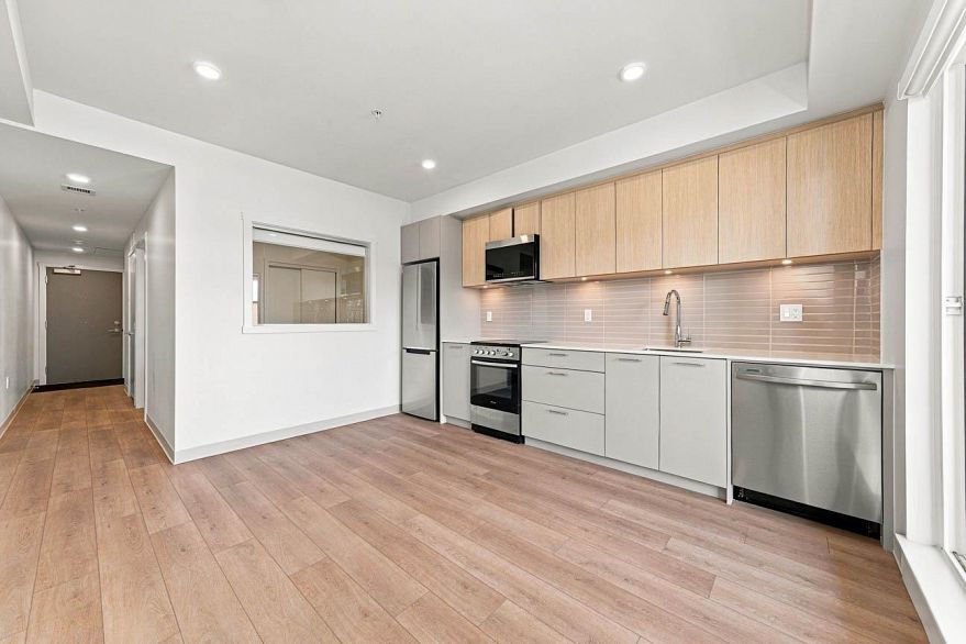 502 1529 OXFORD STREET, North Vancouver BC V7J 0G2