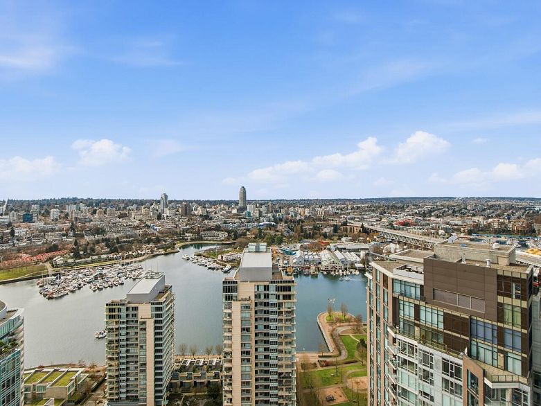 4302 1408 Strathmore Mews