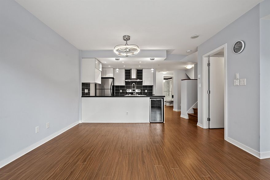 221 188 Keefer Place