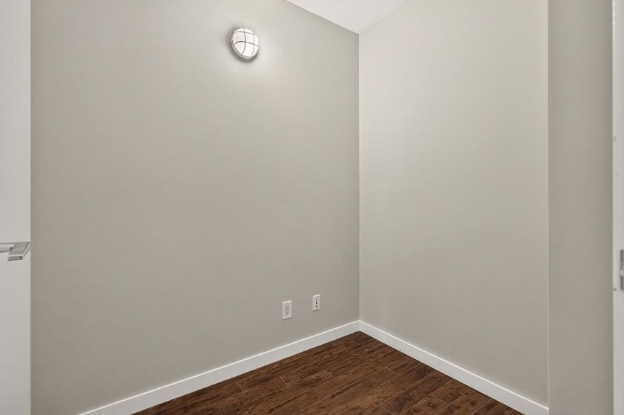 1201 480 Robson Street