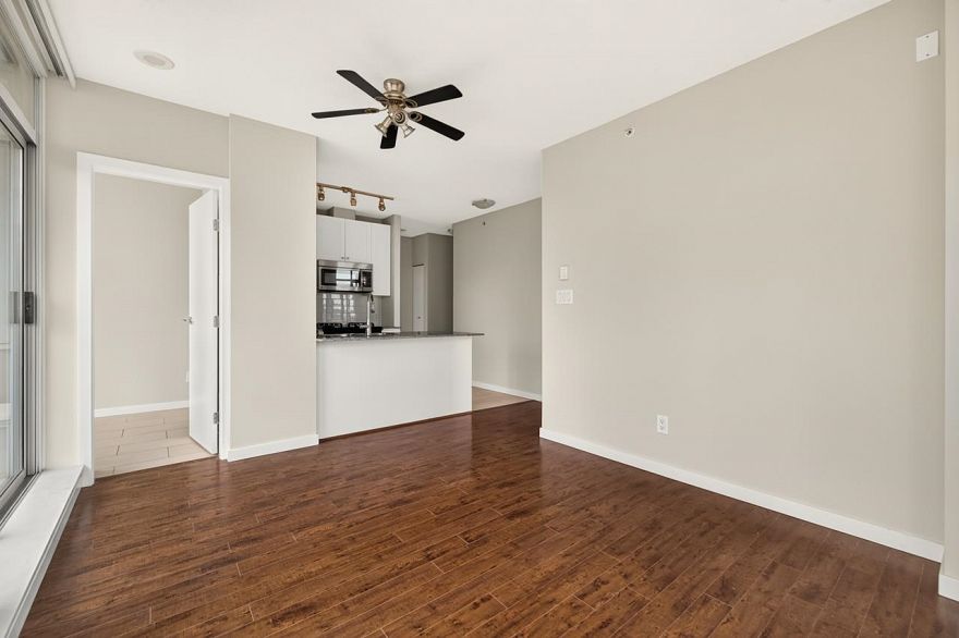 1201 480 Robson Street