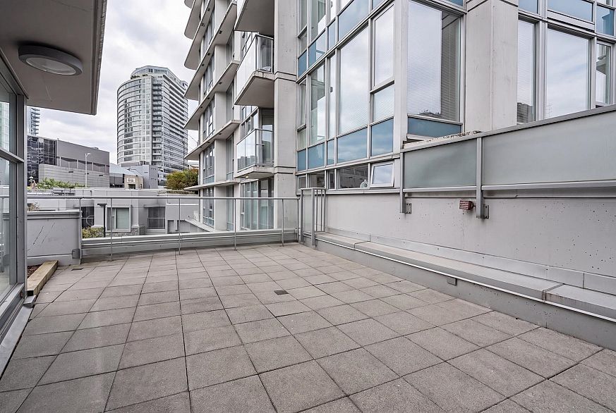 221 188 Keefer Place