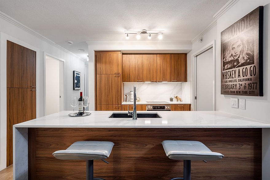 1208 111 W Georgia Street