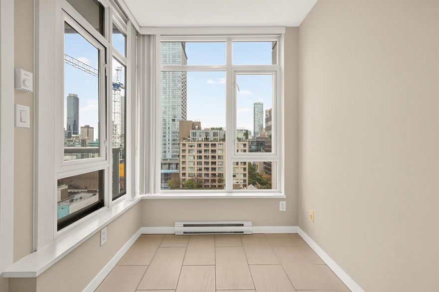 1201 480 Robson Street