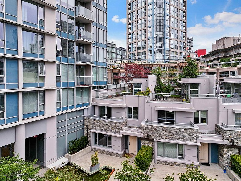 221 188 Keefer Place