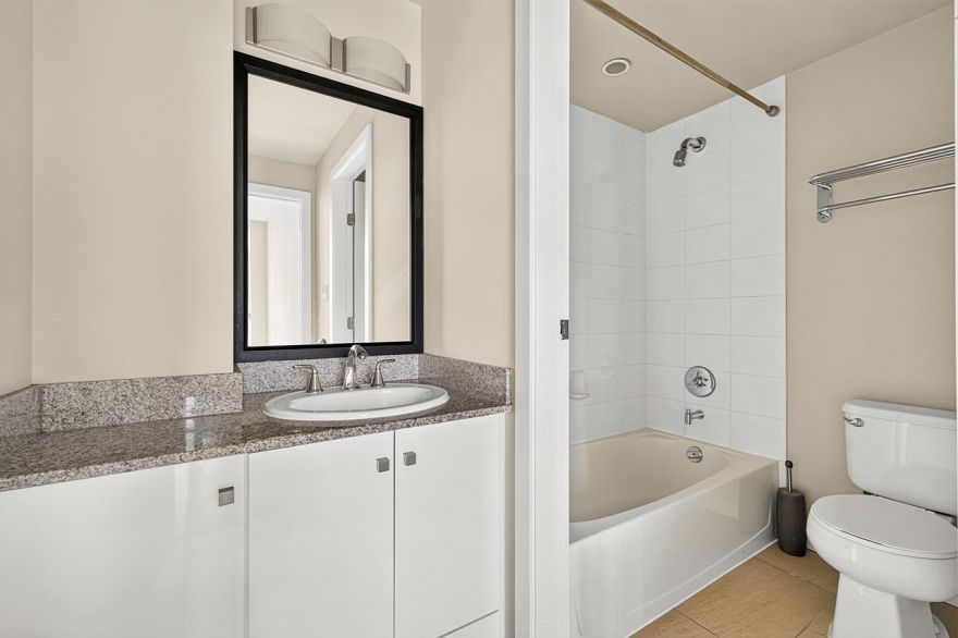 1201 480 Robson Street