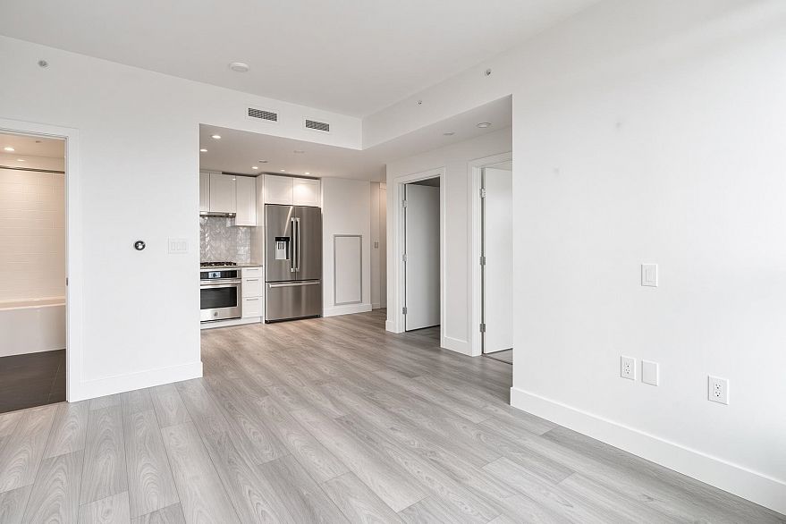 804 3581 E Kent Avenue North
