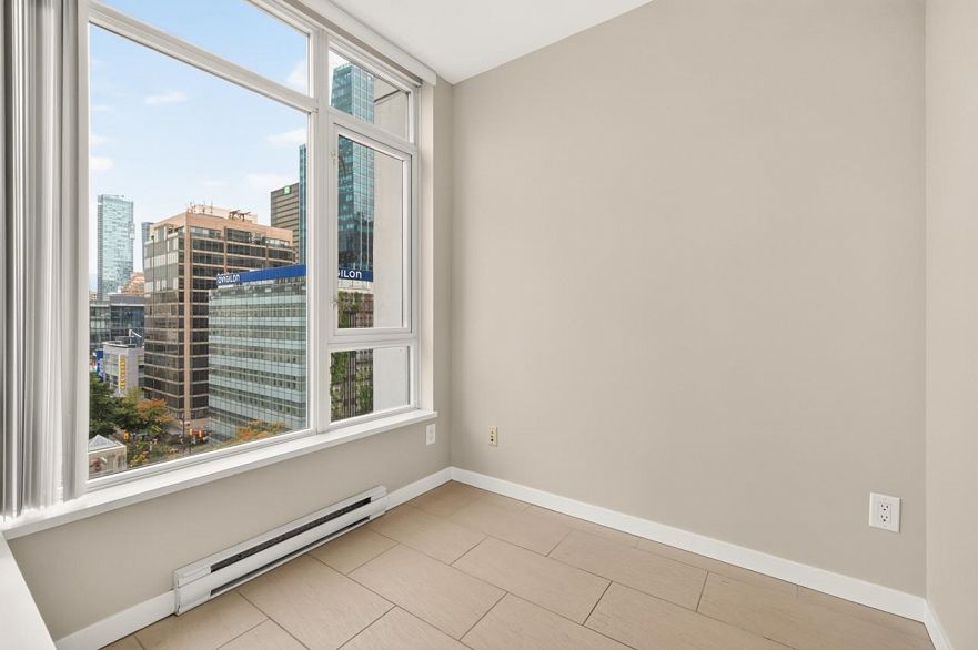 1201 480 Robson Street