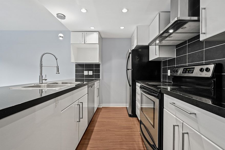 221 188 Keefer Place