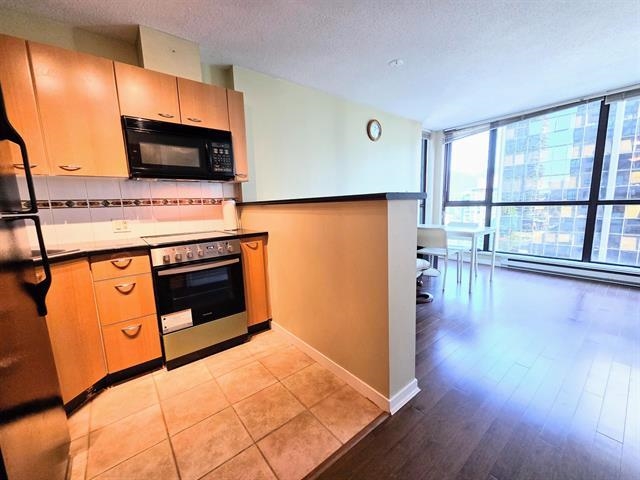 1109 1367 Alberni Street