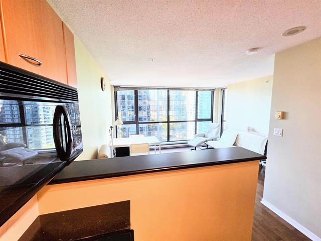 1109 1367 Alberni Street