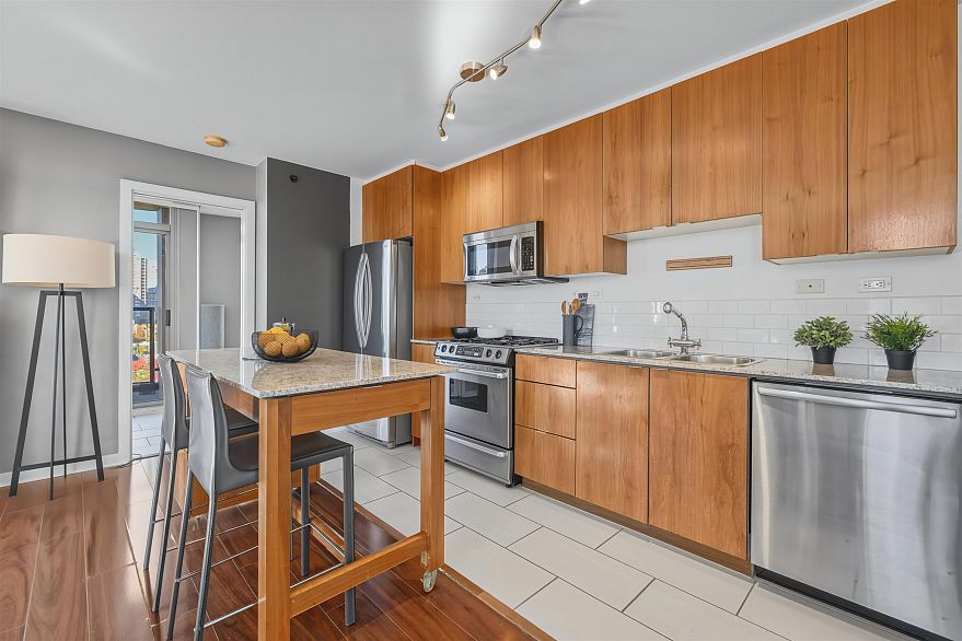 1507 989 Beatty Street
