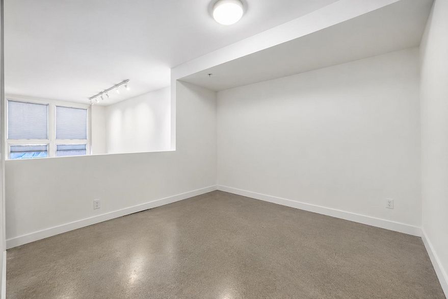 208 150 E Cordova Street