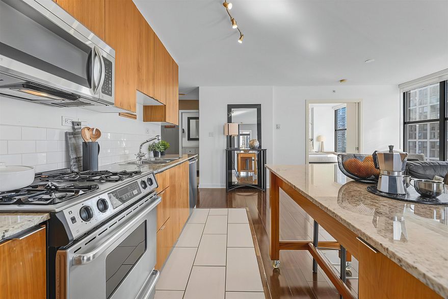 1507 989 Beatty Street