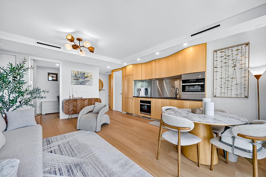 1605 1568 Alberni Street