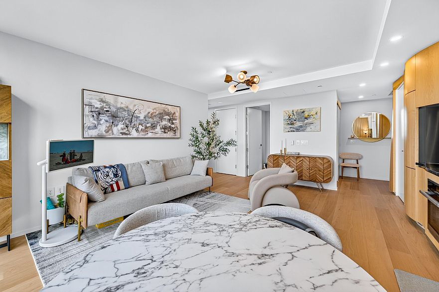 1605 1568 Alberni Street