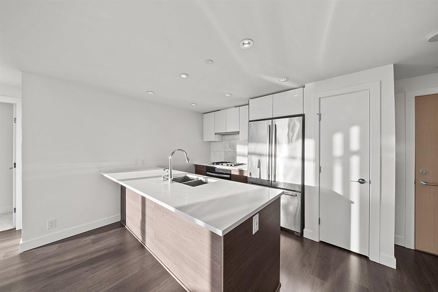 717 3557 Sawmill Crescent
