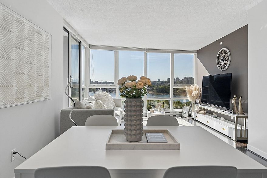 908 1408 Strathmore Mews