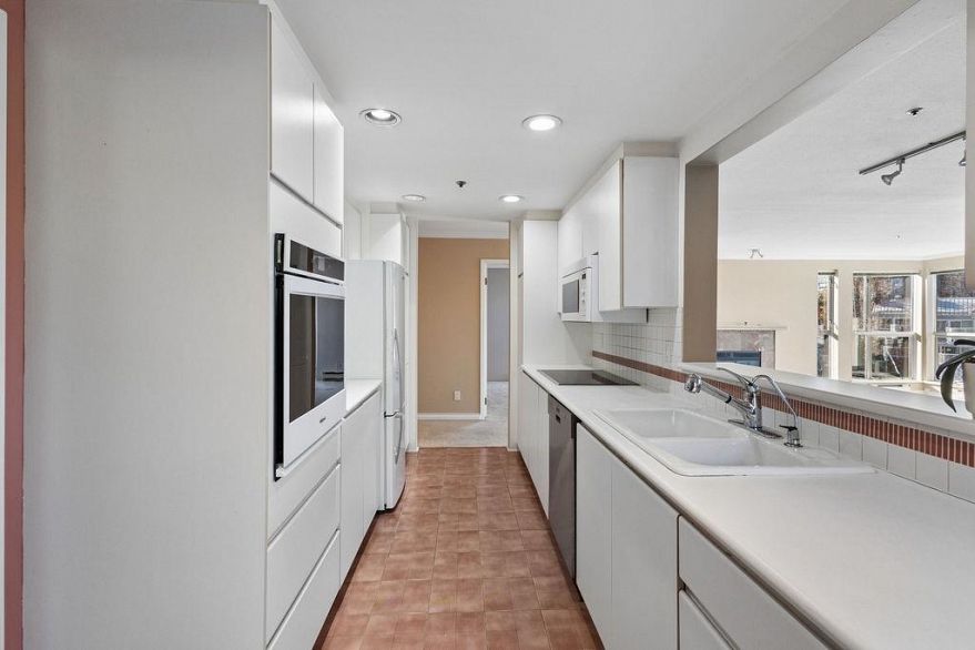 305 1551 Mariner Walk