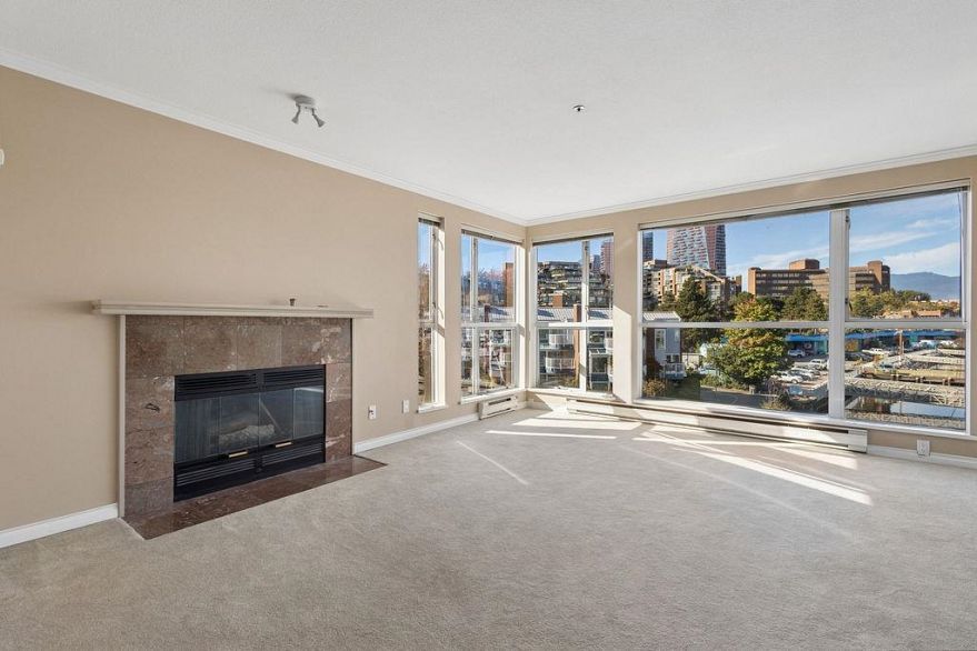 305 1551 Mariner Walk