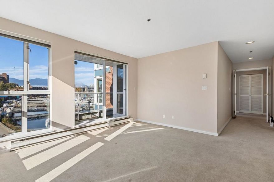305 1551 Mariner Walk