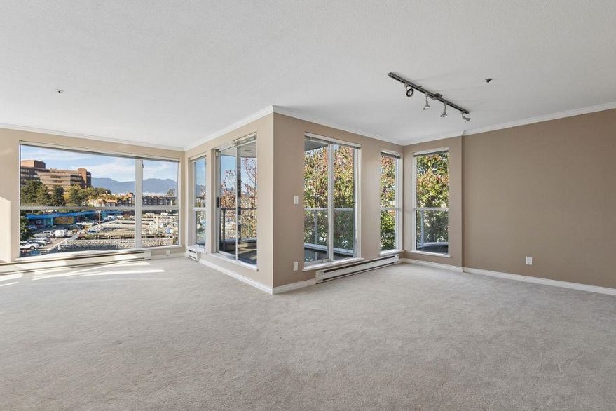 305 1551 Mariner Walk