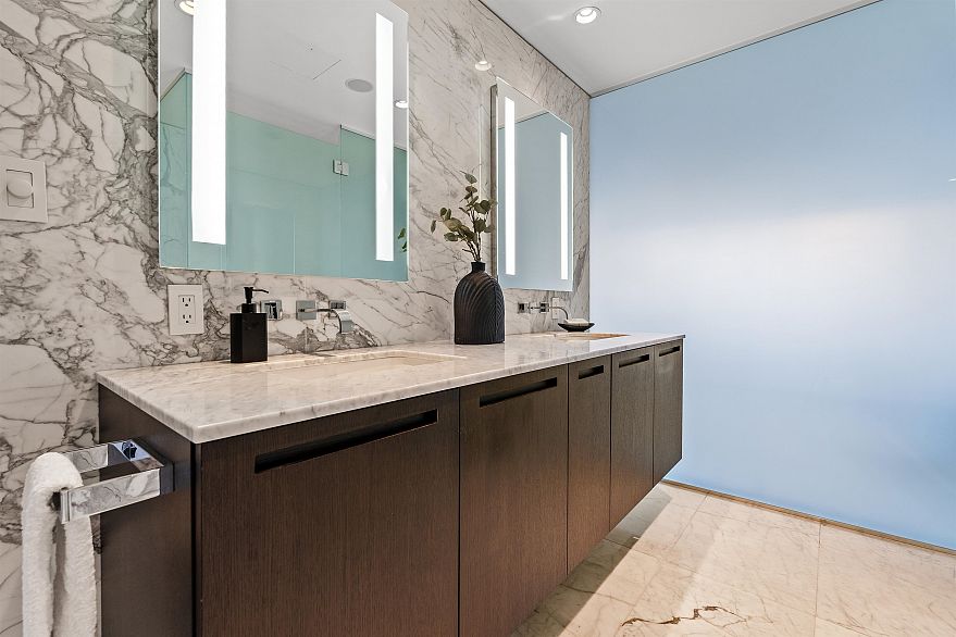 2603 1011 W Cordova Street