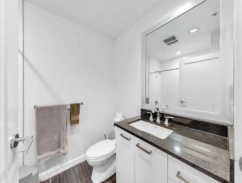 865 2080 W Broadway