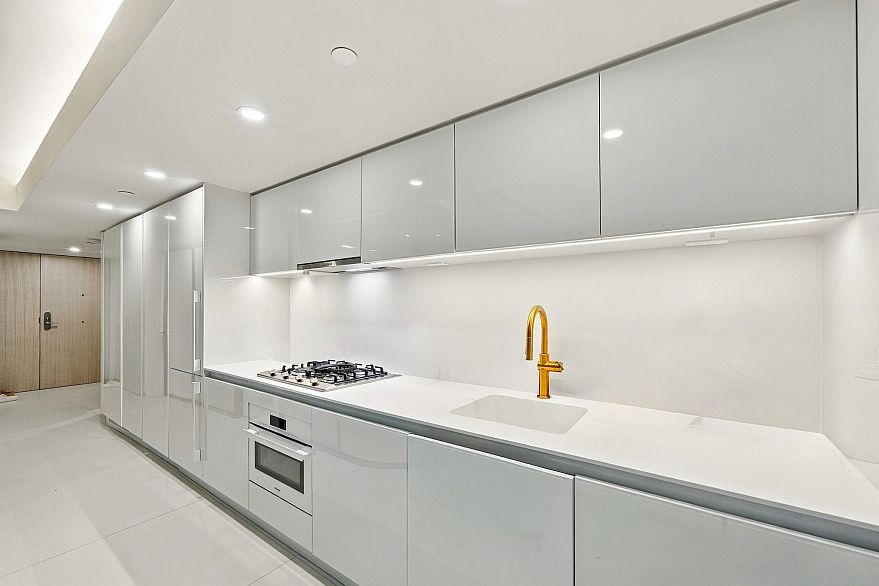 2807 1033 Nelson Street