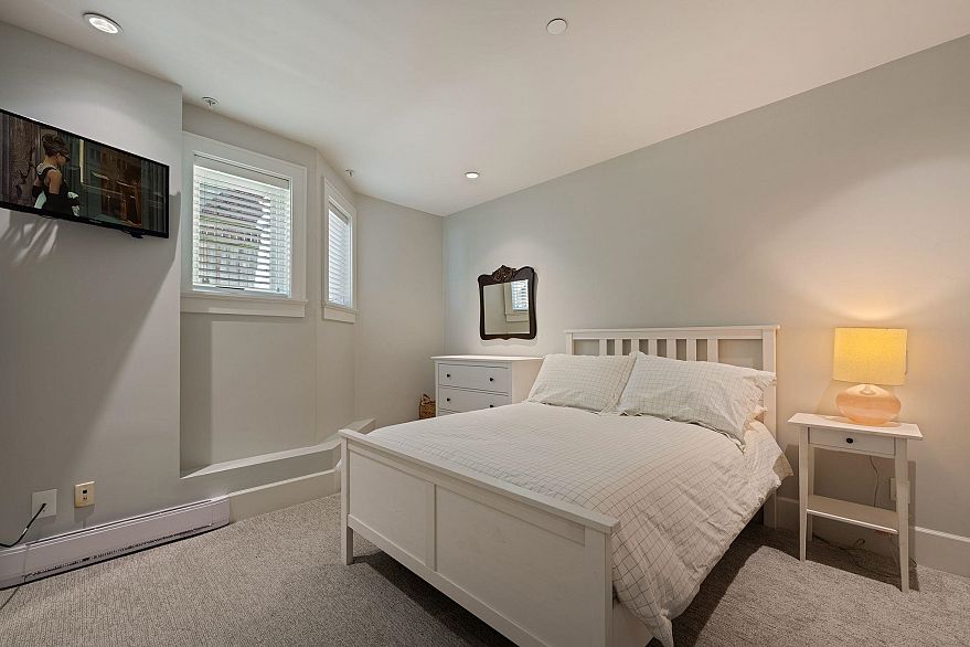 330 W 14th Avenue