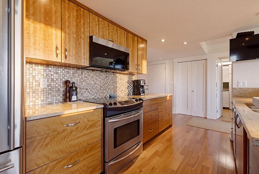 701 1345 Burnaby Street