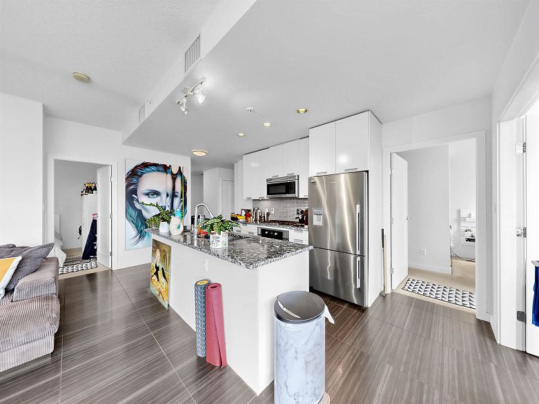 865 2080 W Broadway