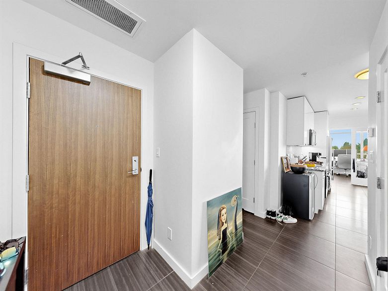 865 2080 W Broadway