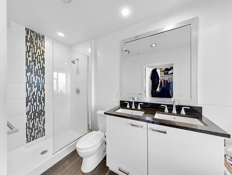 865 2080 W Broadway