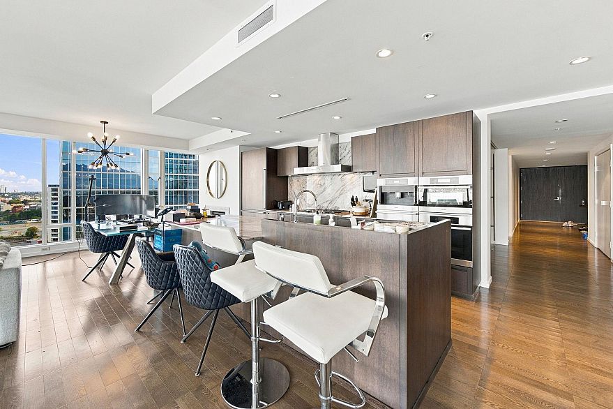 2301 1011 W Cordova Street