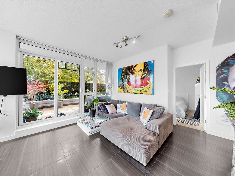 865 2080 W Broadway