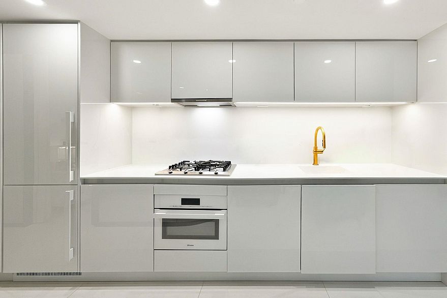 2807 1033 Nelson Street